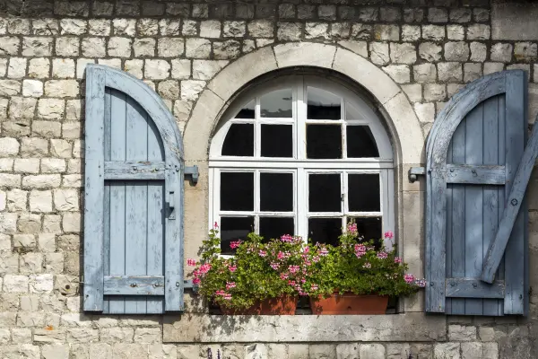 klasyczne okna w domach jednorodzinnych